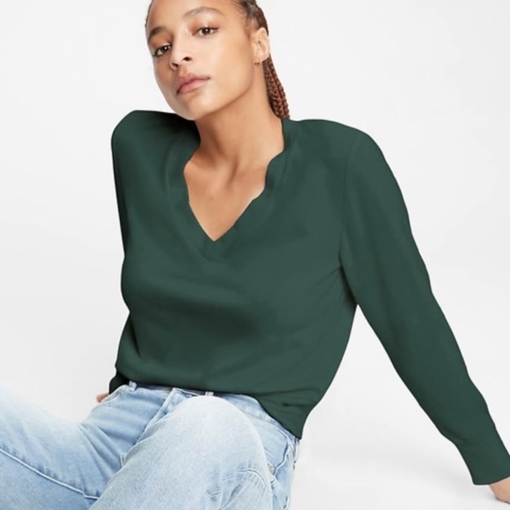 BANANA REPUBLIC Green V-Neck Women's Top